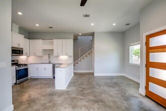 6303 Santos St in Austin, TX - Building Photo - Building Photo