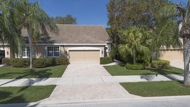 4701 Carlton Golf Dr in Wellington, FL - Building Photo - Building Photo