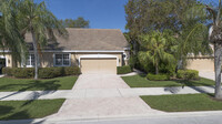 4701 Carlton Golf Dr in Wellington, FL - Foto de edificio - Building Photo