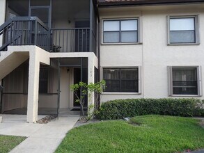 7091 Golf Colony Ct in Greenacres, FL - Building Photo - Building Photo