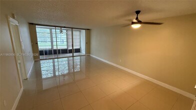 8350 Sands Point Blvd in Tamarac, FL - Building Photo - Building Photo