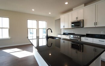 612 America Dr in Horsham, PA - Building Photo - Building Photo