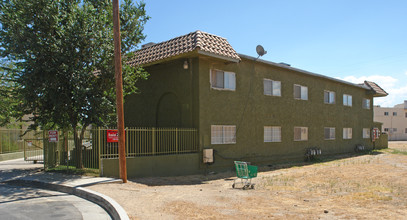 518 E Avenue Q4 S in Palmdale, CA - Building Photo - Building Photo