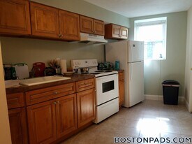 895 Huntington Ave, Unit G-1 in Boston, MA - Building Photo