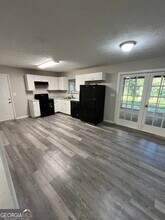 6653 Bedford Rd in Rex, GA - Building Photo - Building Photo