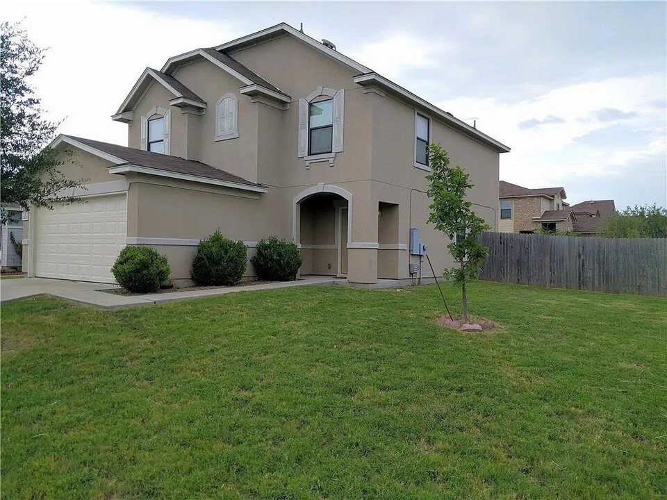 2200 Weiss Ln in Georgetown, TX - Building Photo