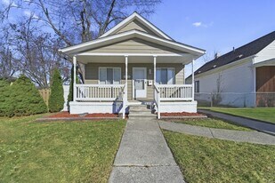 24236 Shakespeare Ave in Eastpointe, MI - Building Photo