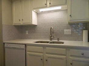 4159 Steck Ave, Unit 293 in Austin, TX - Foto de edificio - Building Photo