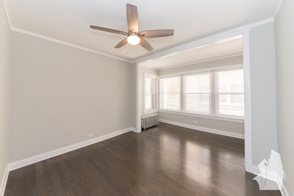 5059 N Damen Ave, Unit 2E in Chicago, IL - Foto de edificio