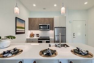 Knox in Lynnwood, WA - Building Photo