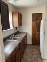 6411 E Cottonwood Ln in Wichita, KS - Building Photo - Building Photo