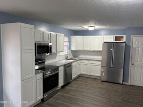 2122 W Jefferson St in Louisville, KY - Building Photo - Building Photo