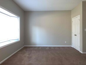 6928 Neuhoff Ln in Charlotte, NC - Building Photo - Building Photo