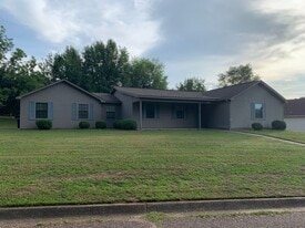 219 Lakeside Dr in Enterprise, AL - Building Photo