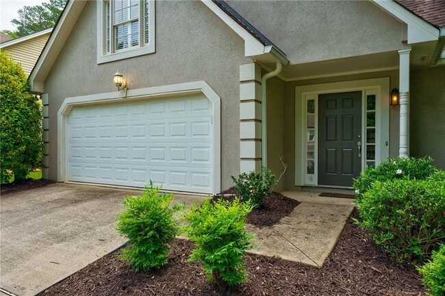 8895 Club River Dr in Roswell, GA - Building Photo - Building Photo