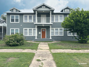 805 W Summit Ave. in San Antonio, TX - Building Photo - Building Photo