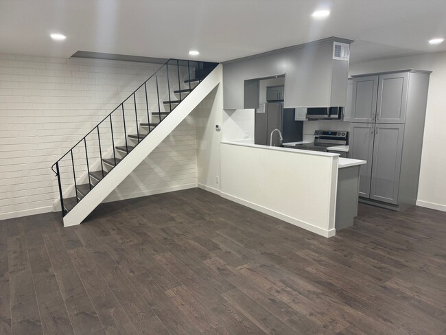 5906 Walerga Rd in Sacramento, CA - Foto de edificio - Building Photo