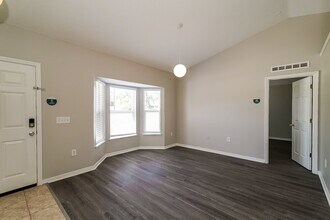 5511 Ashland Dr in Spring Hill, FL - Foto de edificio - Building Photo