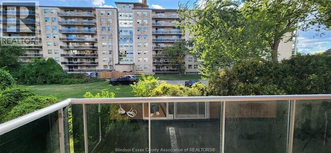 property at 3905 Riverside Dr