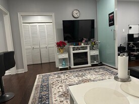 100 Shearwater Ct E, Unit 54 in Jersey City, NJ - Building Photo