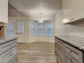 1000 Pebblecreek Dr in Burleson, TX - Foto de edificio - Building Photo