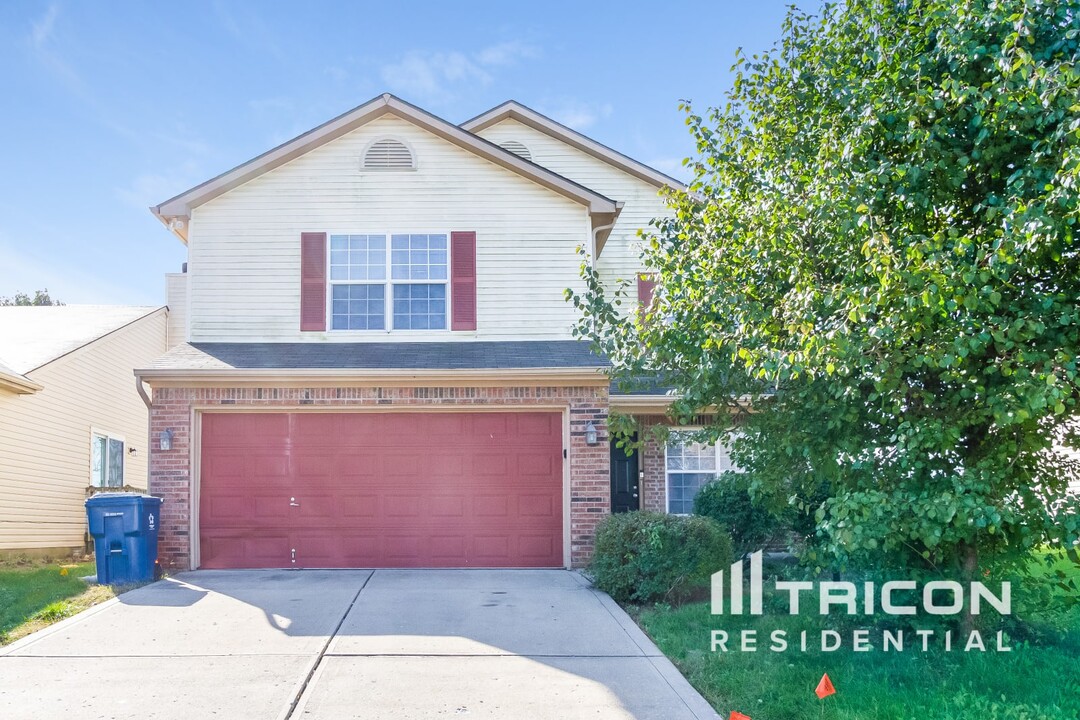 11021 Leo Dr in Indianapolis, IN - Building Photo