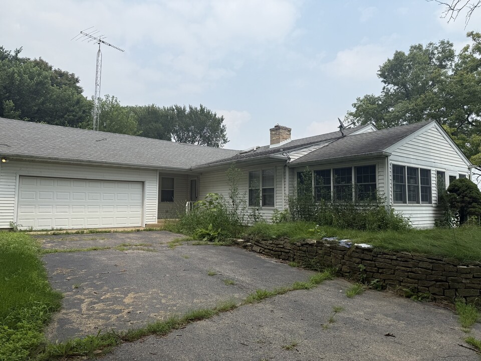 3805 Victor Line Rd in Somonauk, IL - Building Photo