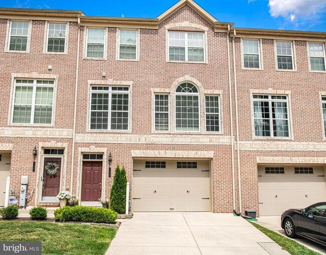 property at 735 Perthshire Pl