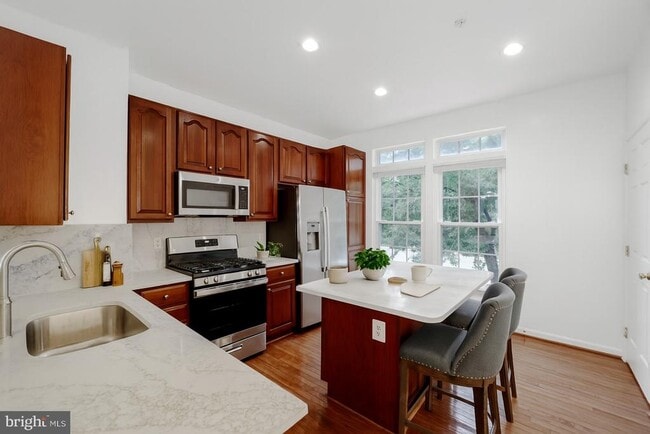 property at 2737 Manhattan Pl