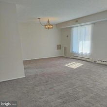 15101 Glade Dr in Silver Spring, MD - Building Photo - Building Photo