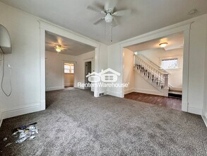 1703 E Grand Ave in Des Moines, IA - Foto de edificio - Building Photo