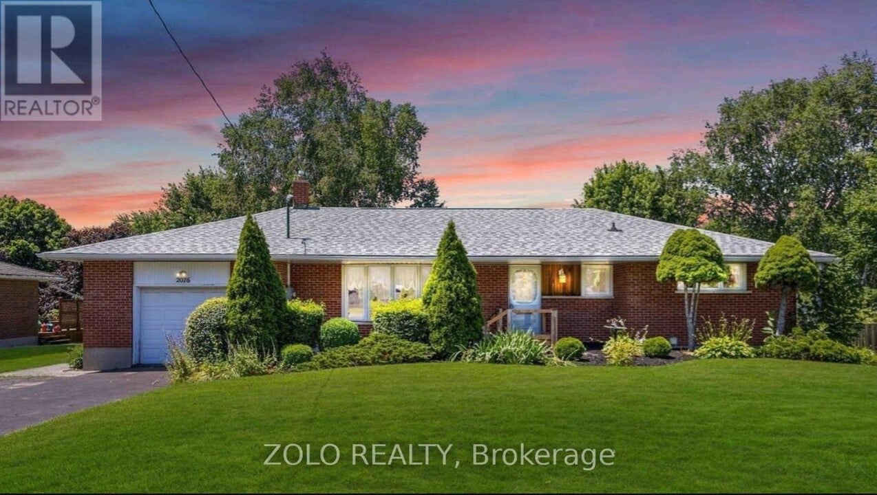 2076 Avalon St in Oshawa, ON - Building Photo
