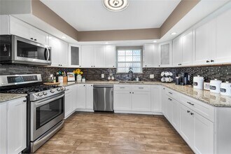 676 Ravensworth Dr in Conroe, TX - Building Photo - Building Photo