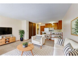 2216 Pleasant Ave in Minneapolis, MN - Building Photo