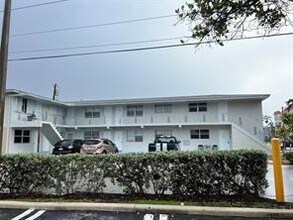 4652 Poinciana St in Lauderdale-by-the-Sea, FL - Building Photo - Building Photo