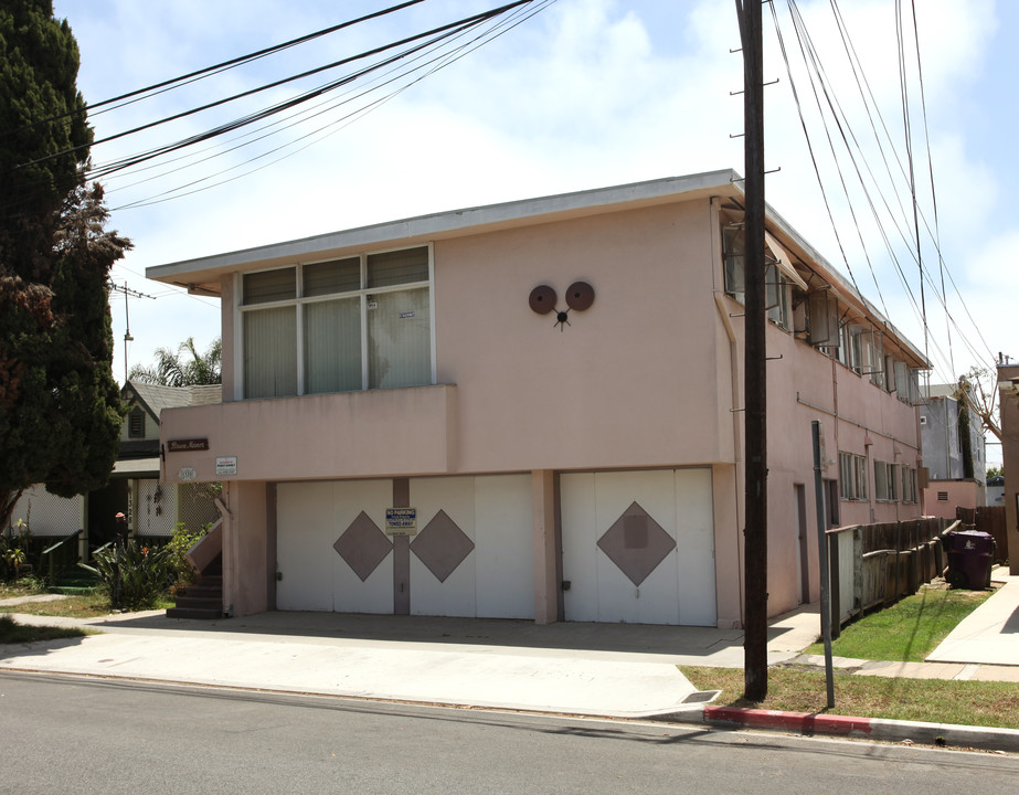 1320 E Appleton St in Long Beach, CA - Building Photo