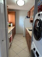 6091 W 22nd Ct in Hialeah, FL - Foto de edificio - Building Photo