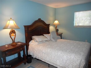 1007 Pine Isle Ln in Naples, FL - Foto de edificio - Building Photo