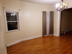 35 E 49th St in Bayonne, NJ - Foto de edificio - Building Photo