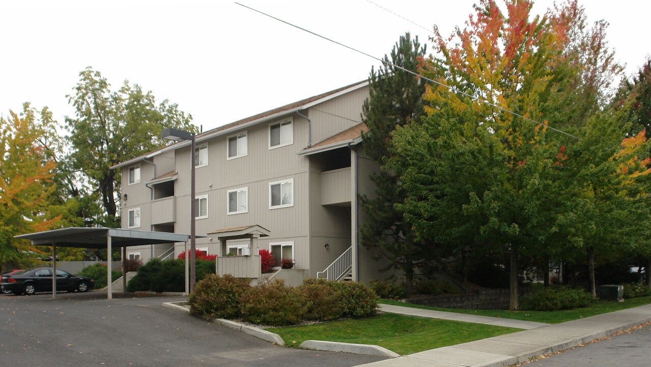 University Apartments in Spokane, WA - Foto de edificio