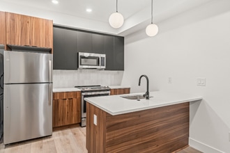 4710 Woodland Ave in Philadelphia, PA - Building Photo - Building Photo
