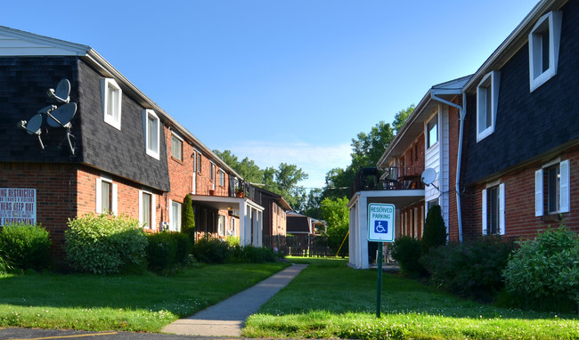 101 Denrose Dr in Amherst, NY - Building Photo - Building Photo