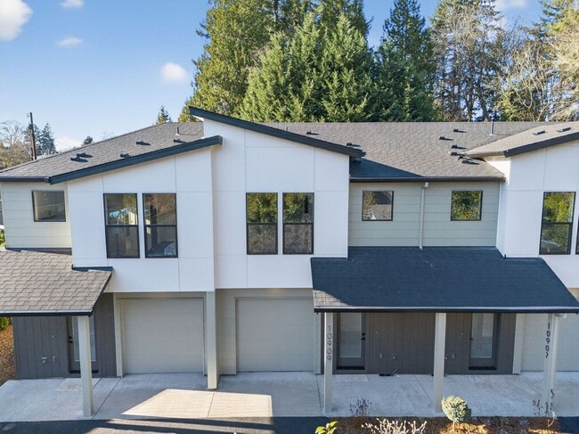 10905 SE Home Ave in Milwaukie, OR - Building Photo - Building Photo