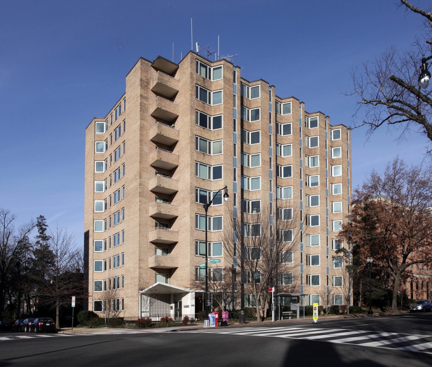 2800 Wisconsin Ave NW in Washington, DC - Building Photo