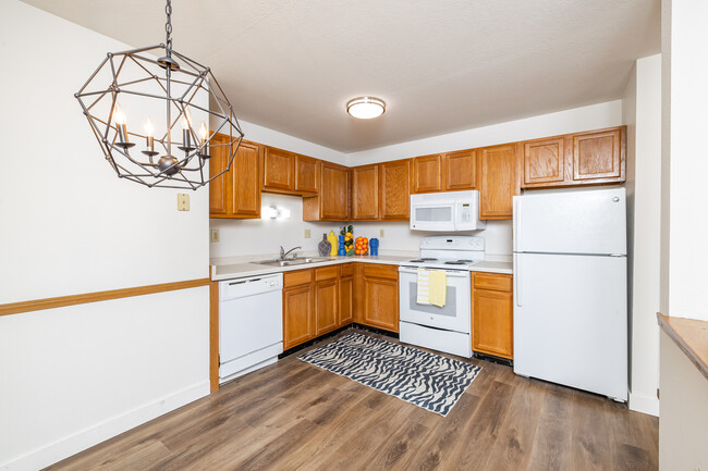 Terrace Apartments I in Milwaukee, WI - Foto de edificio - Interior Photo