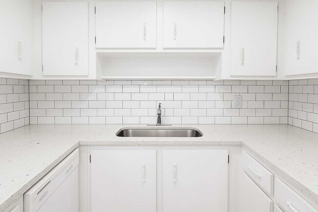 227 Castlewood Dr in North Palm Beach, FL - Building Photo - Building Photo