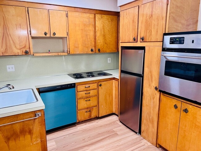 7045 SE Woodward St in Portland, OR - Building Photo - Building Photo