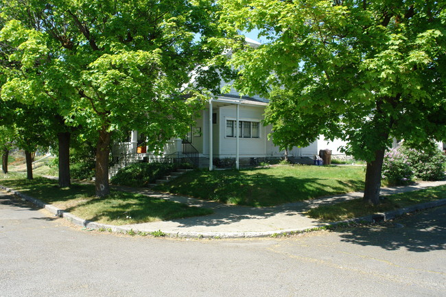 1102 W Sharp Ave in Spokane, WA - Building Photo - Building Photo