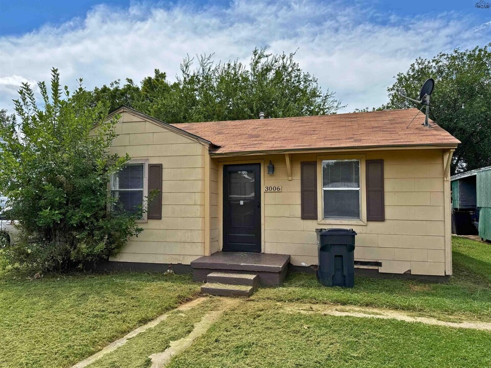 3006 Colquit Rd in Wichita Falls, TX - Building Photo