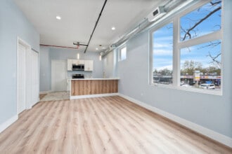 9865 W Roosevelt Rd, Unit 2 in Westchester, IL - Building Photo - Building Photo
